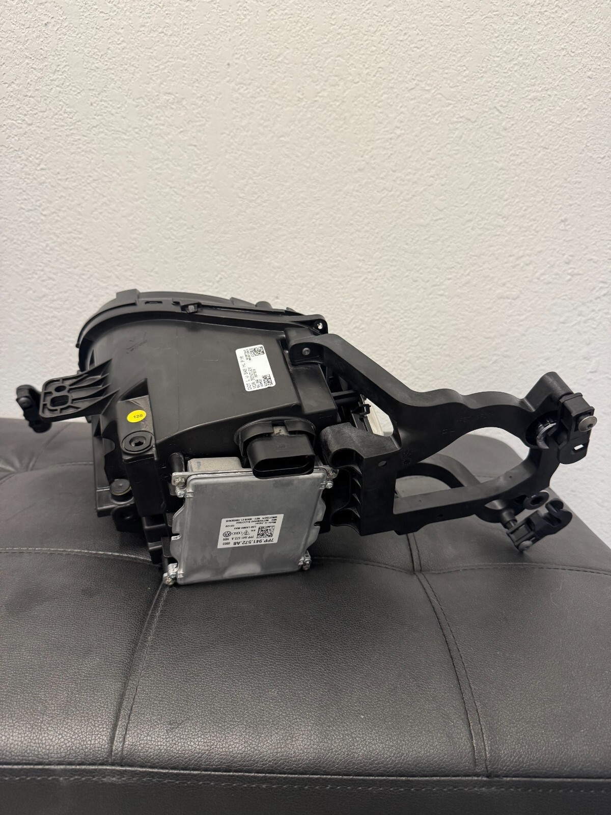 2017-2019 Bentley Bentayga Right Side Headlight (Passenger Side)