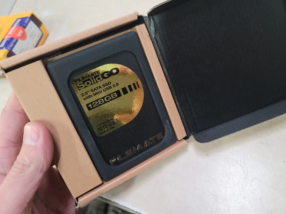 SSD Aluratek Filemate SolidGO 128GB com Mini USB 2.0 AWSSDM128F NOB - Imagem 2 de 4