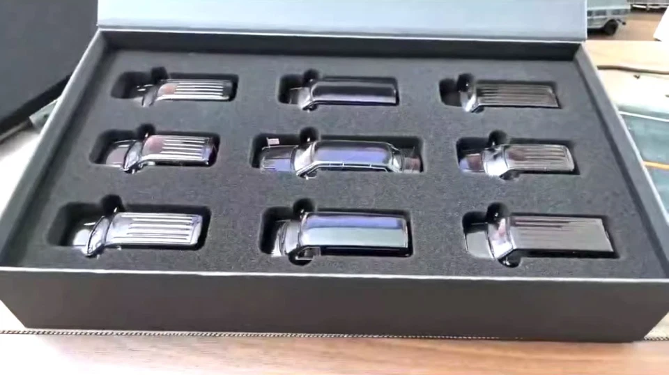 596 US Presidential Fleet Cadillac Beast Ford E350 Chevy Express Tahoe Suburban - Image 2 of 4