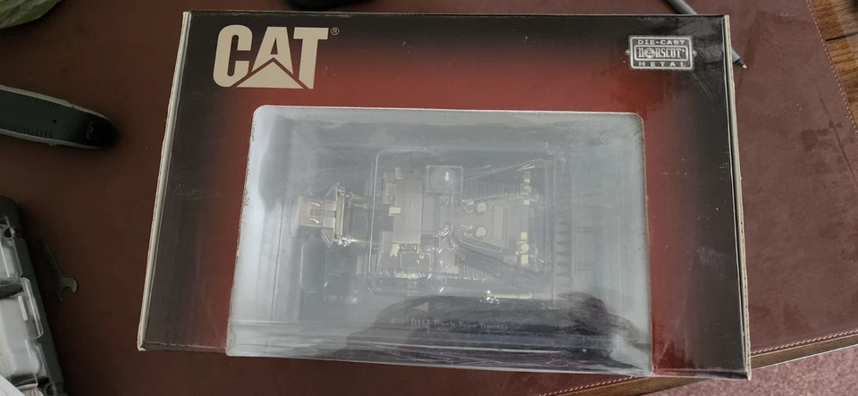 NORSCOT 55217 CAT ANTIQUE BRONZE FINISH D11T TRACK-TYPE TRACTOR W/ MT 1:50 N.I.B - Image 2 of 2