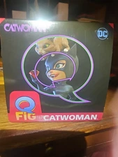 QMx DC Comics Catwoman Q-Fig Elite PVC Diorama Brand New and In Stock