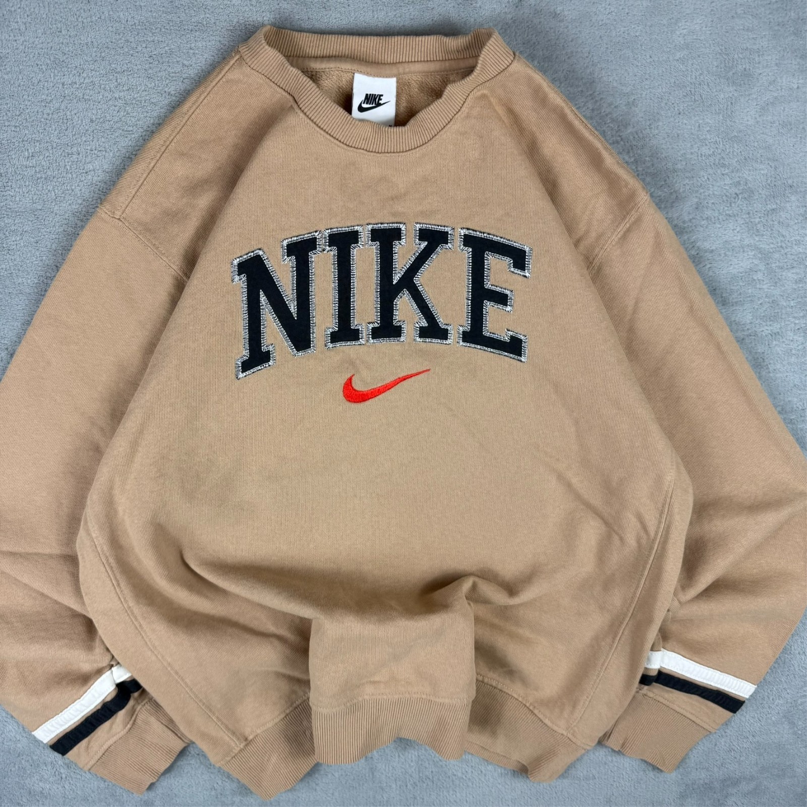 Vintage Nike Y2K Beige Tan Spellout Swoosh Collegiate Size Medium Sweatshirt image 3