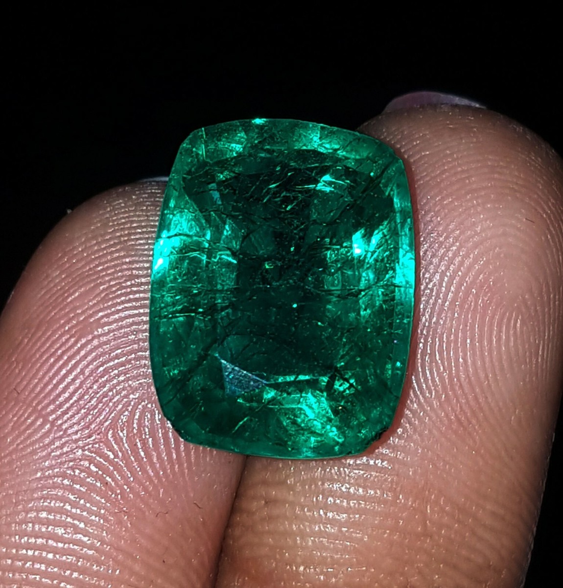 Émeraude Naturelle Brute 11.10 Ct Forme Coussin - Certifiée GGL, Verte Translucide