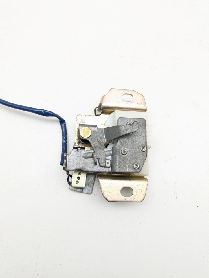 Atuador de trava de porta traseira 91-99 Mitsubishi 3000GT porta elevatória porta-malas 92 93 94 95 - Imagem 2 de 4