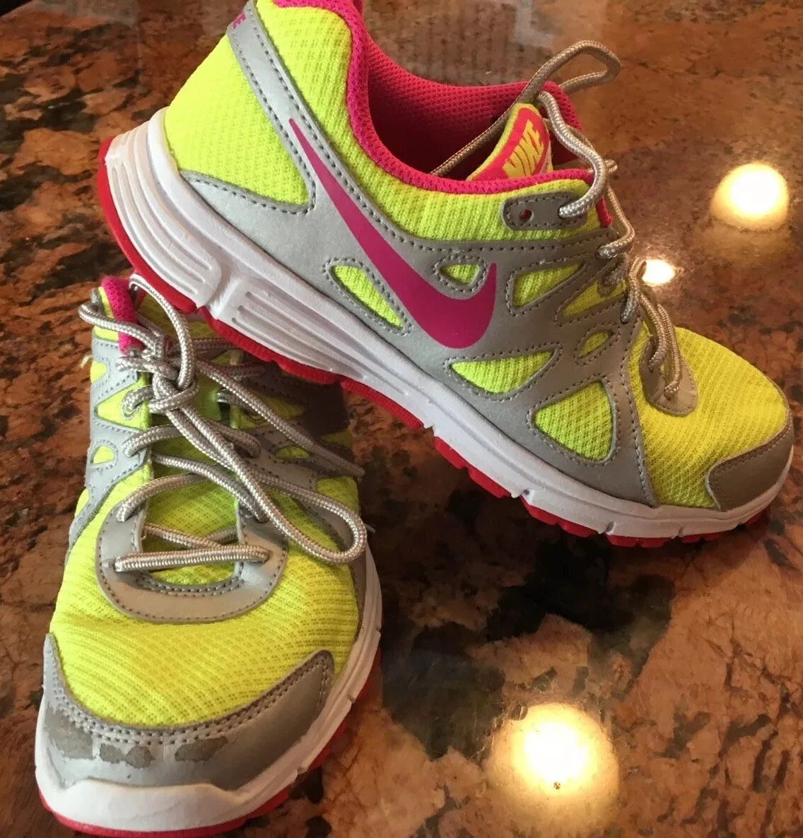 Nike revolution 2 shop pink