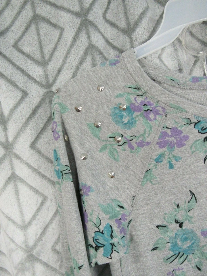 Top Nollie Talla S Gris Floral Pull Over Manga Larga Cuello Redondo Bling Informal Trabajo Foto 3 de 4