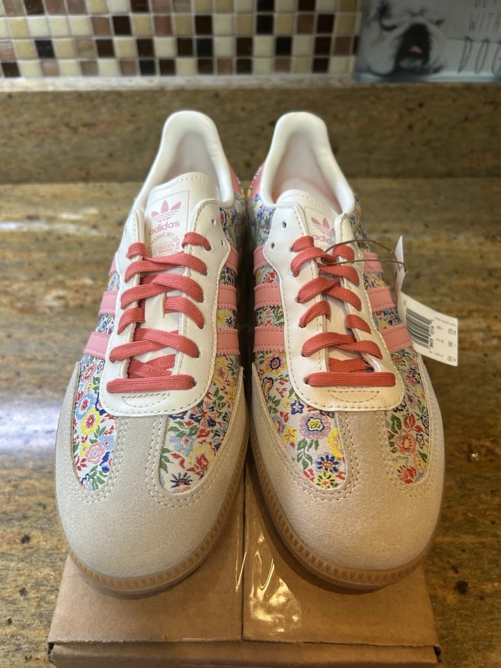Adidas Size 5.5Y /7 Women’s Liberty London Sambas OG Floral - Image 3 of 4