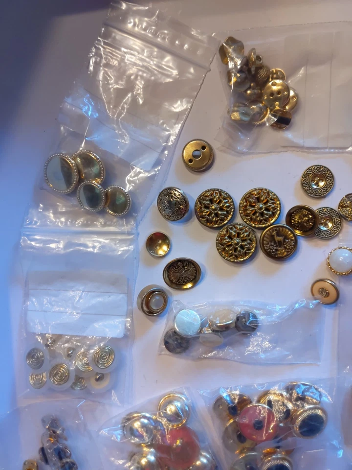 Konvolut Goldfarben Knöpfe. Verschiedene Größen und Formen  - Bild 2 von 4