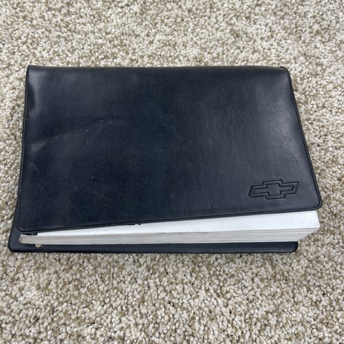2004 Chevrolet Tahoe Suburban Owners Manual and case - Bild 4 von 6