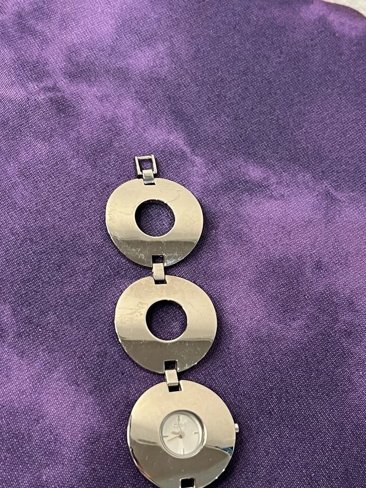 Reloj pulsera Oasis para mujer plateado con batería nueva ¡muy único! ¡Envío rápido! Foto 3 de 4