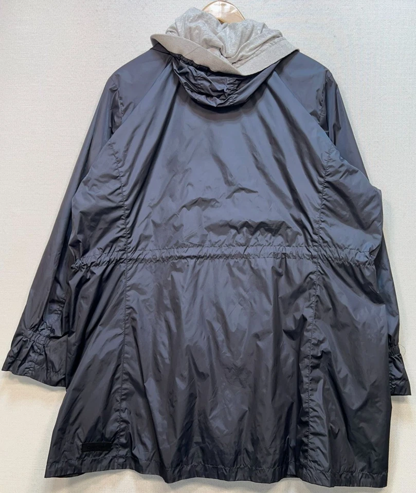 Jaqueta corta-vento Calvin Klein feminina com zíper e capuz manga longa tamanho 2X azul marinho - Imagem 2 de 4