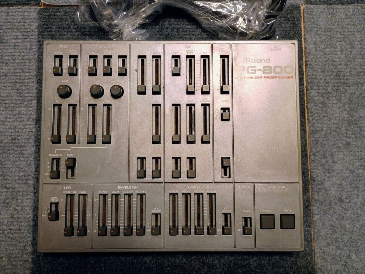 Roland PG-800 Synth Programmer for JX-8P, JX-10, MKS-70, GR