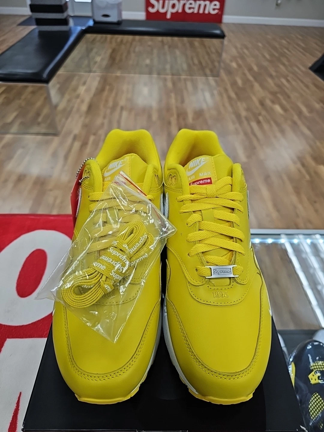 NIKE AIR MAX 1 '87 SP X SUPREME 