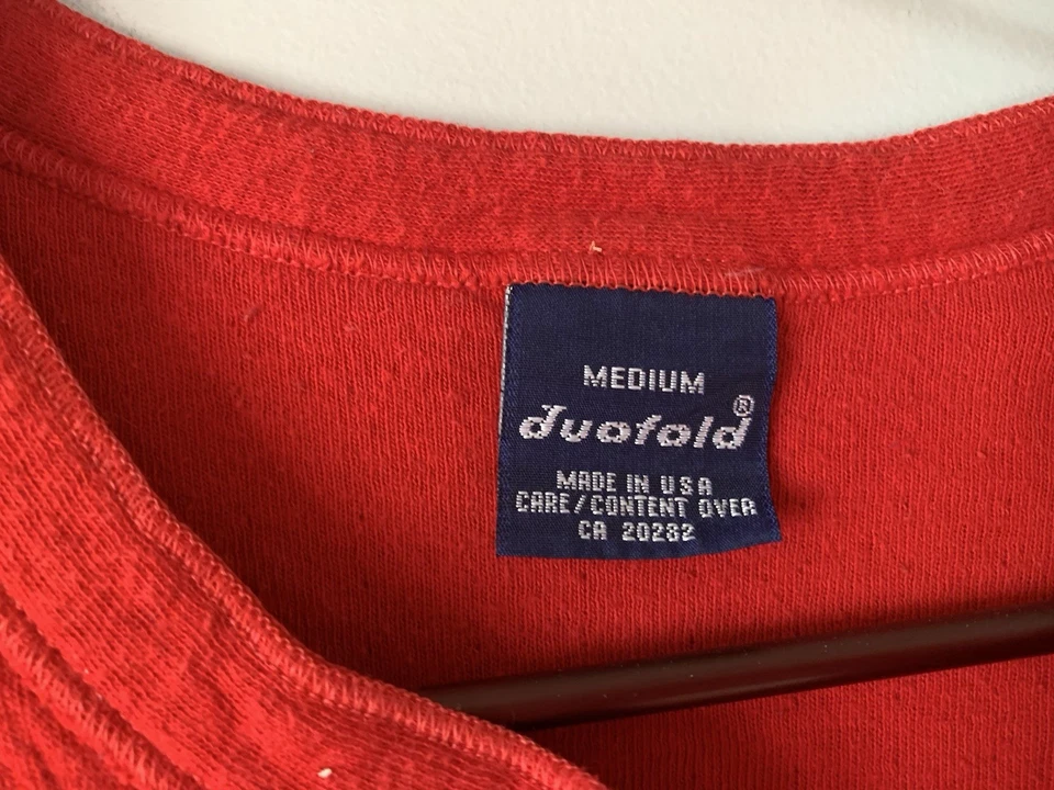 Traje Union rojo mediano vintage doble plegable hecho en EE. UU.  Foto 2 de 4