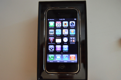 Rare Apple iPhone 1st generation 2G - 8GB - MA712LL/A - Serial