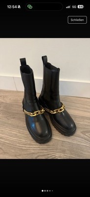 Sandro Paris Chelsea Boots in Schwarz mit Kettendetail, Gr. 39, neu