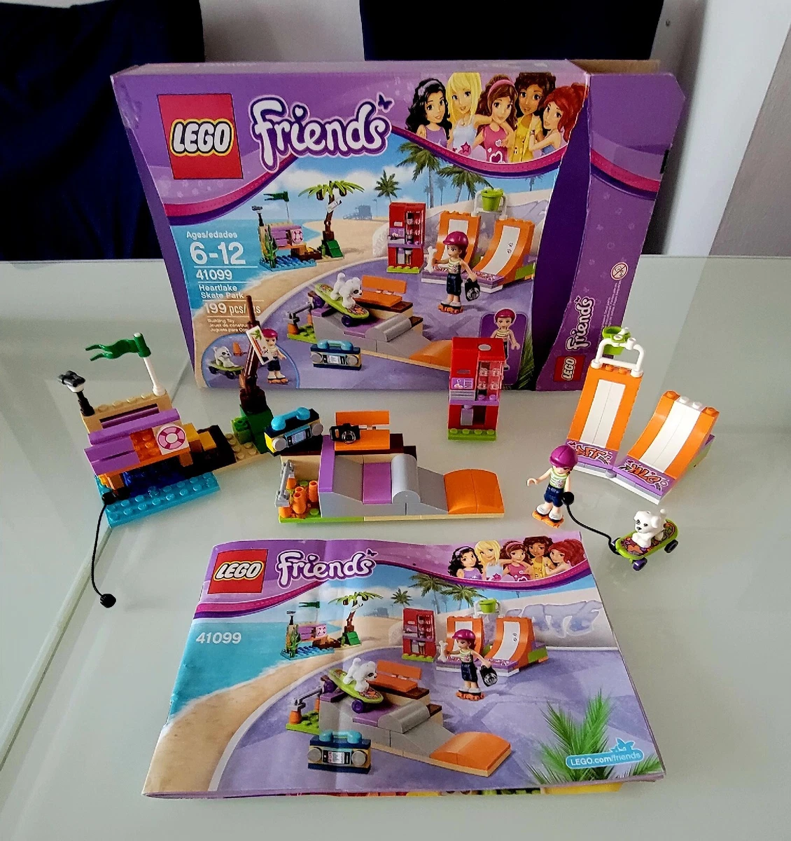 LEGO FRIENDS: Heartlake Cupcake Cafe (41119) -- complete