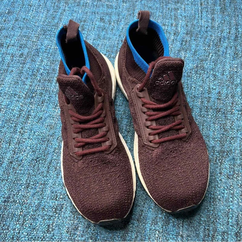 Adidas Ultraboost Zapatos para Correr Todo Terreno en Granate Noble 5.5 Juveniles o 7 Mujeres Foto 2 de 4