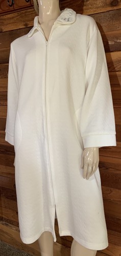 MISS ELAINE WHITE SIZE SMALL ROBE with BLUE TRIM #H04 - Picture 6 of 7