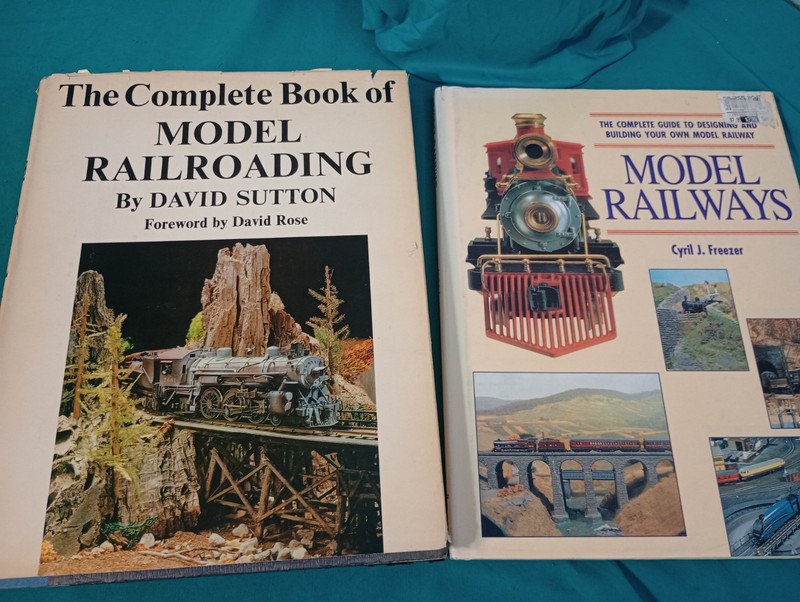 Model Railroads 2-Book Lot David Sutton Cyril J Freezer