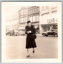 Vtg B&W Snapshot Stylish Woman In Fur Collar Coat & Hat On Busy City Street