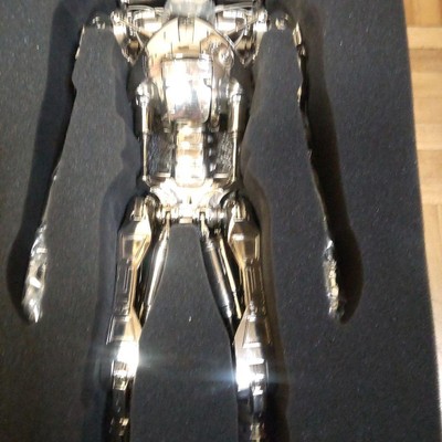 Hot Toys The Terminator - T-800 Endoskeleton 1:4 Action Figure