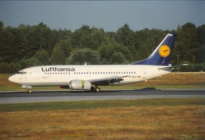 Dia D-ABXH Boeing 737-330 Lufthansa Flugzeug 35mm ungerahmt O34-5-3