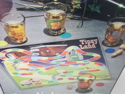 TIPSY LAND GAME NIGHT TRINKBRETTSPIEL FÜR ERWACHSENE - INKLUSIVE 4 SCHNAPSGLÄSER - Bild 2 von 3