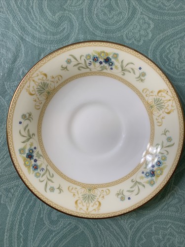 Set of 3 Wedgwood Ivory Agincourt Fine Bone China Teacups & Saucer GUC - Picture 4 of 9