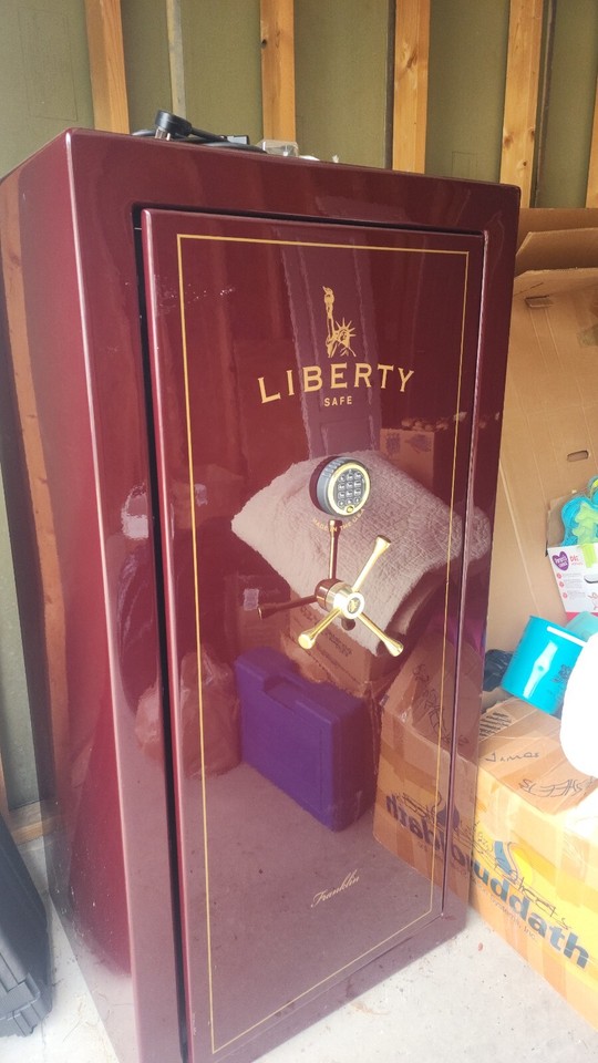 Gun Safe, Mint Condition Liberty Franklin FR23,Burgundy,Brass Hardware