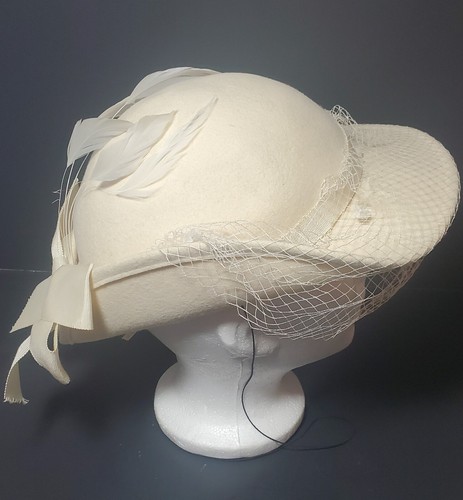 NOS Michael Howard Georgi Vintage Ivory 100% Wool Hat Net Veil & Feather Accent - Picture 4 of 15