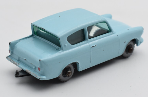 Matchbox Regular Wheels 1-75 #7 Ford Anglia silver plastic wheels Lesney England - Picture 2 of 4