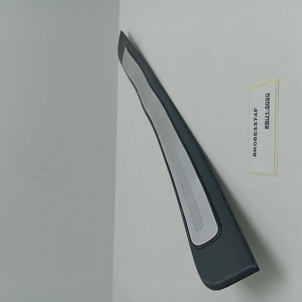 Отделка порога двери 2012-2015 Audi RS4 8K0853374F - Изображение 3 из 4