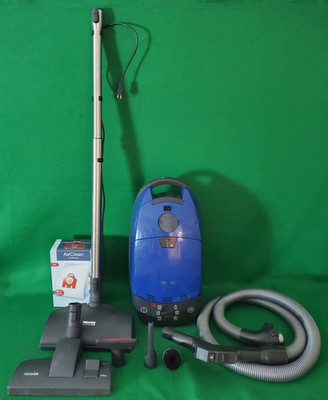   Miele Cat & Dog Vacuum   Serviced, Cleaned, New Filters & Bags, Model S516