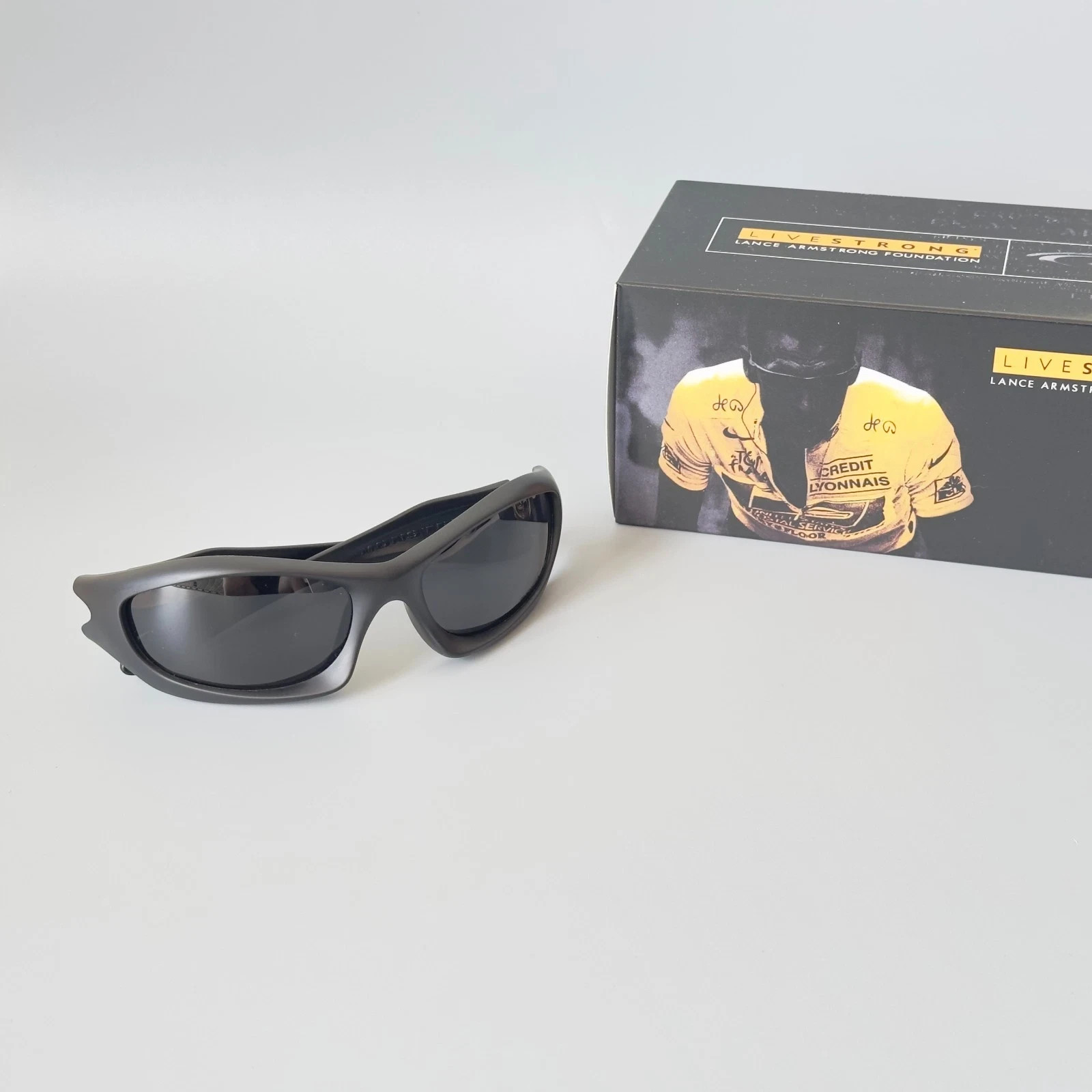 Oakley 00s Monster Dog Vintage Sunglasses Black Lense… - Gem