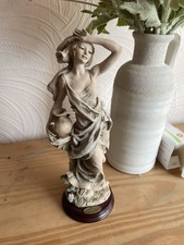 Figurina Giuseppe Armani Firenze acqua fredda donna con brocca acqua 