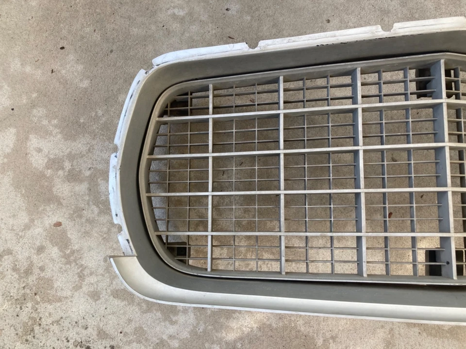 1972 年福特 Gran Torino & Ranchero 前烤架和塑料 Suround — 第 4/4 张图片