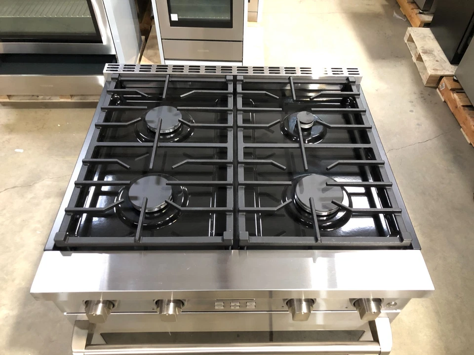30 in. Gas Range, 4 Burners, Stainless Steel  (OPEN BOX, COSMETIC IMPERFECTIONS) - Image 3 of 4