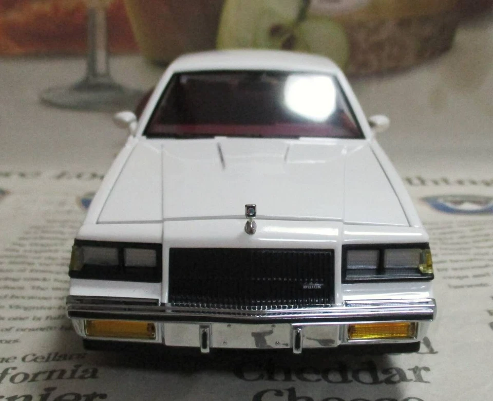 GMP 1/24 Buick Regal Turbo T White 1987 World Limited 1500 Units New - Image 3 of 4