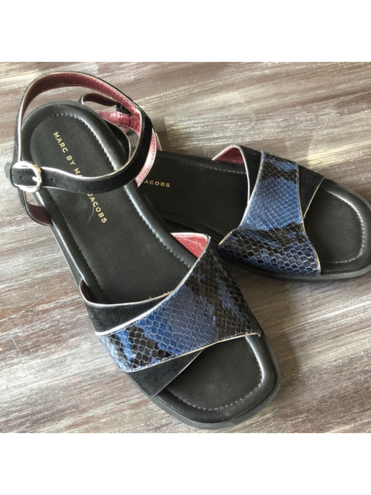 MARC BY MARC JACOBS Женские темно-синие кожаные сандалии с пяткой со змеиным носком 40 31090₽