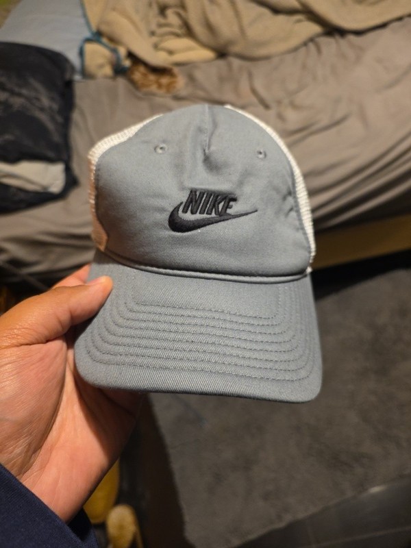 Nike PRO Snapback  Cap  White w/ Black Logo / Excellent Condition NWT