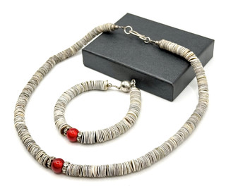 Wunderschönes Vintage Schmuckset Muschelperlen Halskette Armband rote Perlen