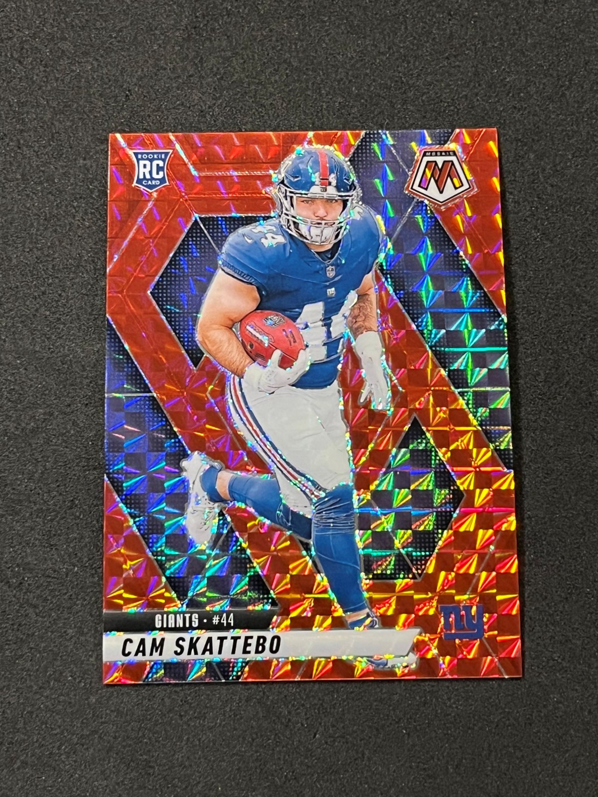 2025 Panini Mosaic Football Cam Skattebo Rookie Red Mosaic Prizm #305 - Giants