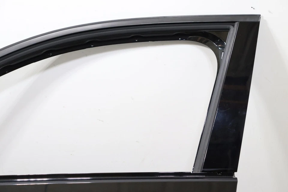 Volvo XC40 2019-2025 panel de carcasa de puerta delantera izquierda del lado del conductor OEM negro_UD70 Foto 3 de 4