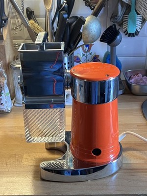 Quickmill Käsereibe aus den 70igern orange sehr guter Zustand