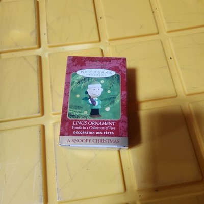 Hallmark Linus Keepsake Ornaments QRP4204 A Snoopy Christmas Peanuts 50th E1
