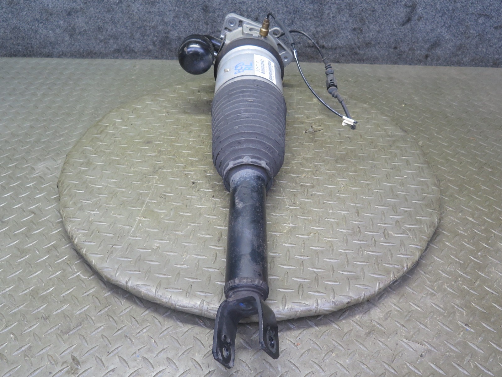 2006-2012 BENTLEY FLYING SPUR REAR LEFT SIDE AIR RIDE AIR SHOCK STRUT ABSORBER