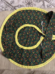 Vintage Cotton Casserole Dish/Pie Carrier Round With Fruit Fabric & Yellow Trim