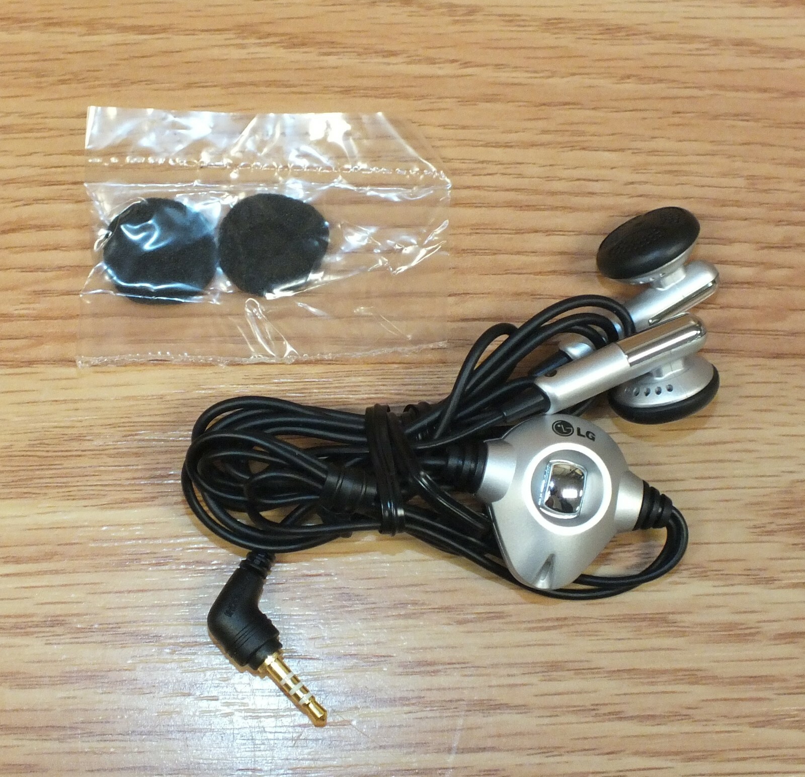 With Mic - 2.5mm Jack For Older Style Cell Phone
