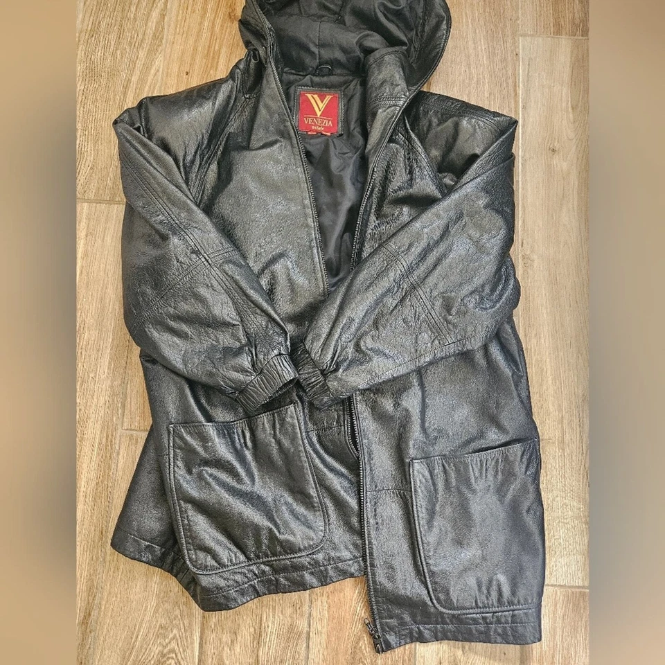 Vintage Venezia Vitale Women  Leather jacket with Hoodie  size 18/20 - Image 4 of 4